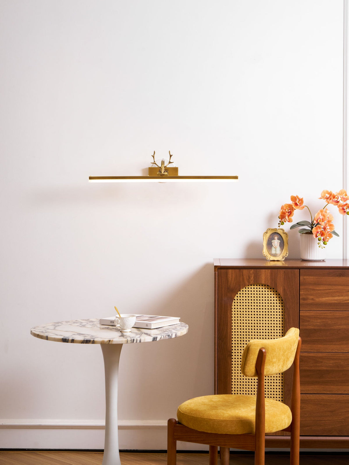 Metal Antler Ring Wall Lamp