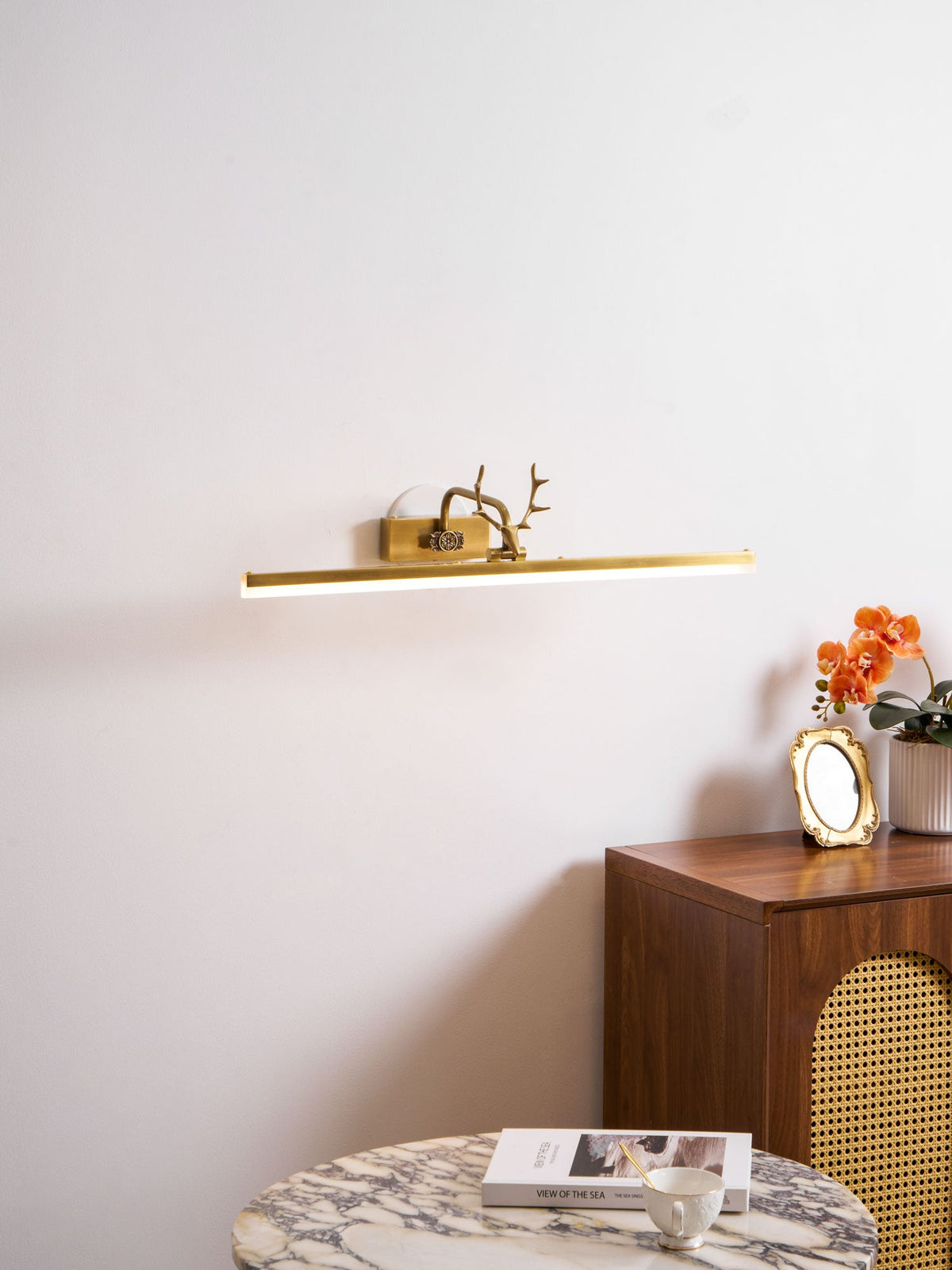 Metal Antler Ring Wall Lamp