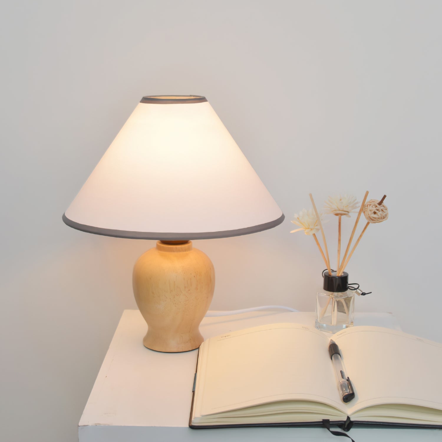 Calvrane Fabric Modern Table Lamp