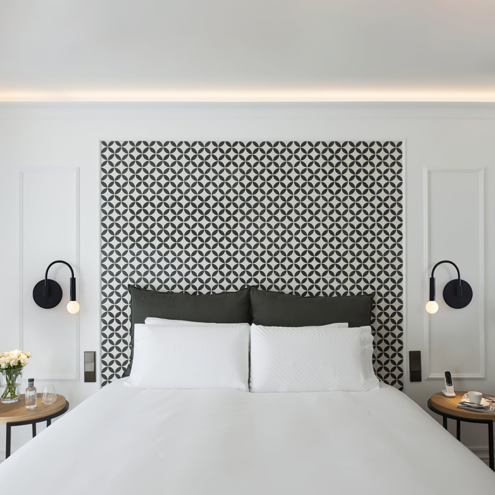 Calvrane Metal Modern Wall Sconce