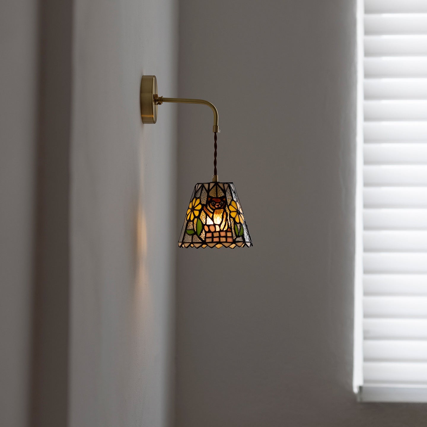 Calvrane Stained Glass Floral Wall Sconce