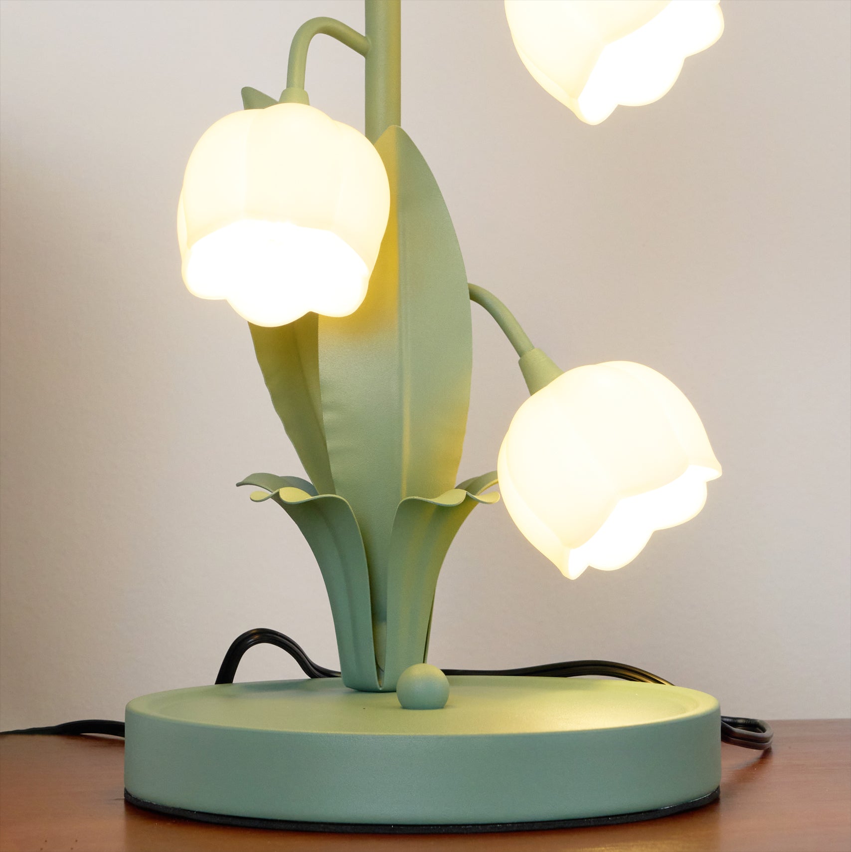 Art Deco Orchid Pattern Metal Table Lamp