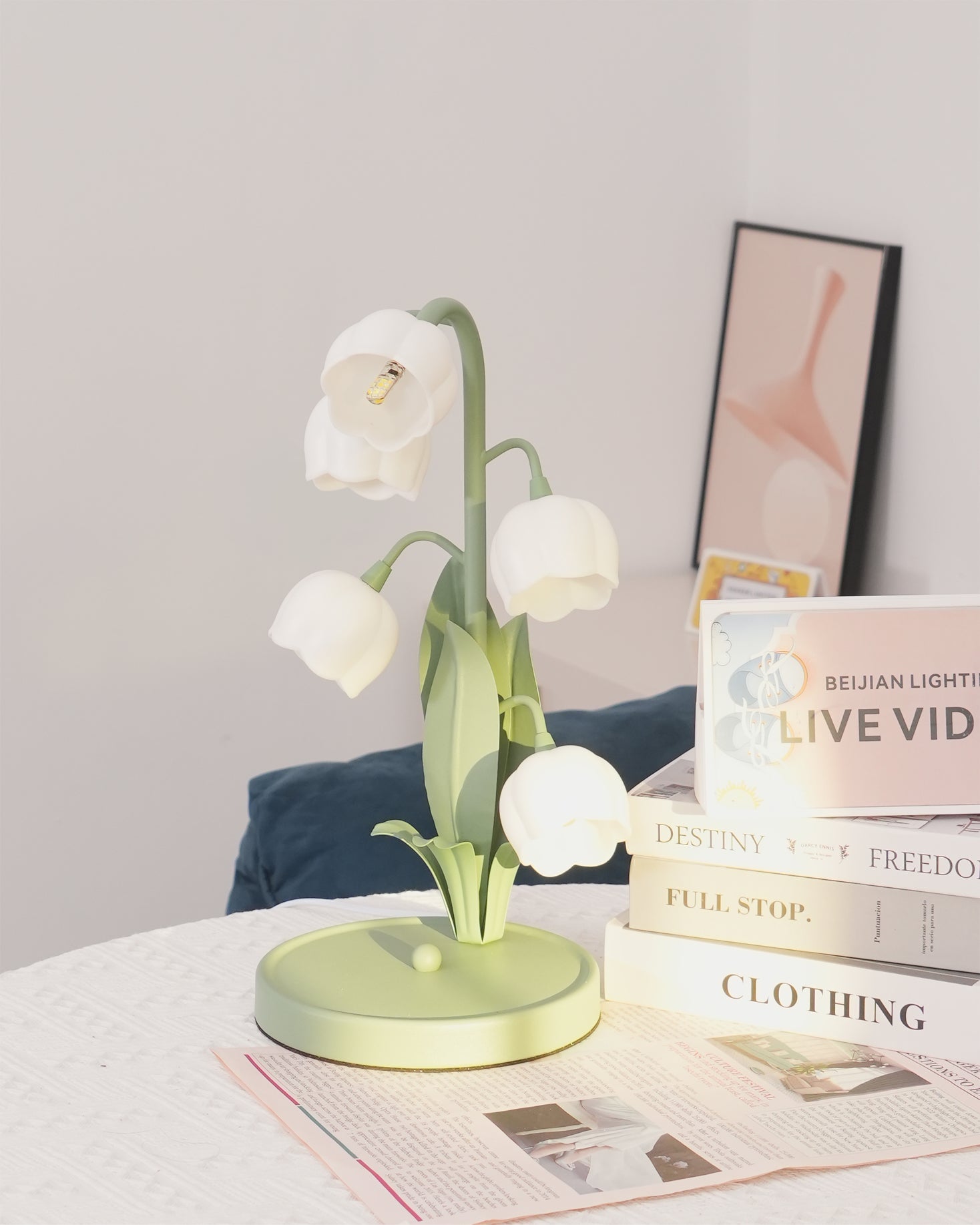 Art Deco Orchid Pattern Metal Table Lamp
