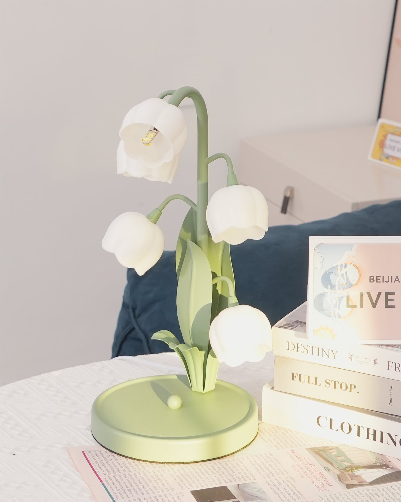 Art Deco Orchid Pattern Metal Table Lamp