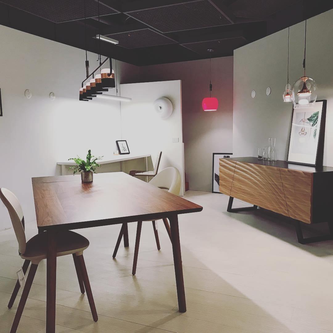 Iron Frame Tilting Pendant Light