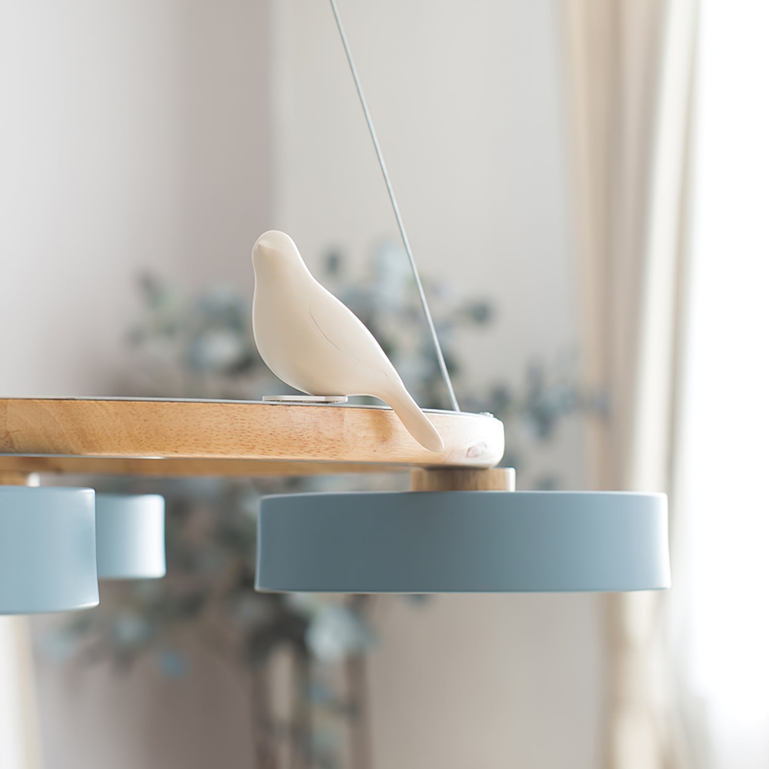 Modern Bird Resin Wood Ring Chandelier